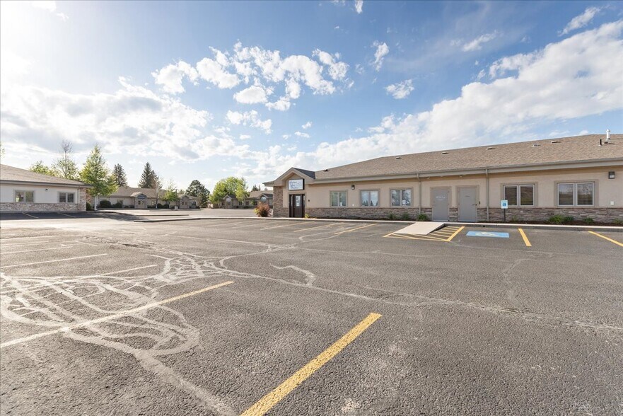 More Photos Of 4100-4140 Laramie St, Cheyenne Medical For Sale