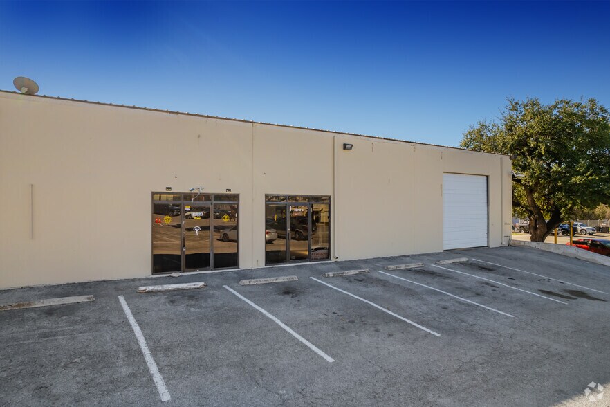 More Photos Of 7114 Eckhert Rd, San Antonio Industrial For Lease