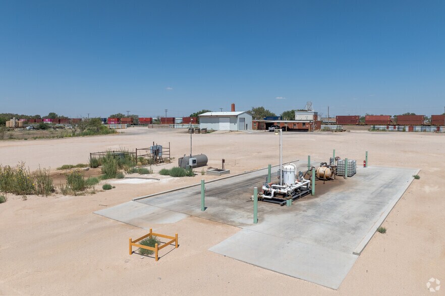 More Photos Of 2419 W Murphy St, Odessa Truck Terminal For Sale