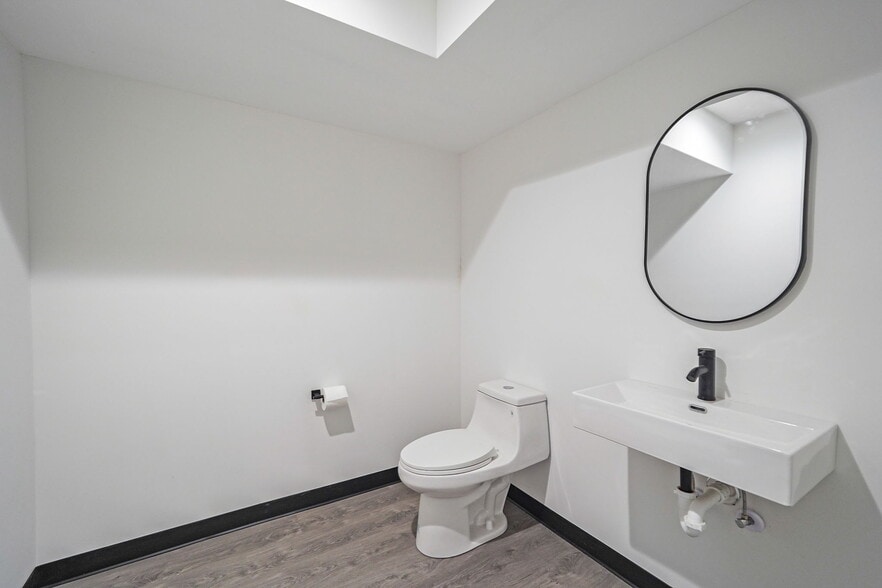 More Photos Of 533 Montauk Hwy, East Moriches Medical For Lease