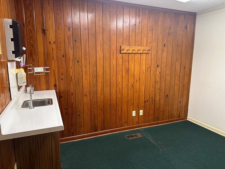 More Photos Of 115 W Park Ave, Valdosta Specialty For Sale