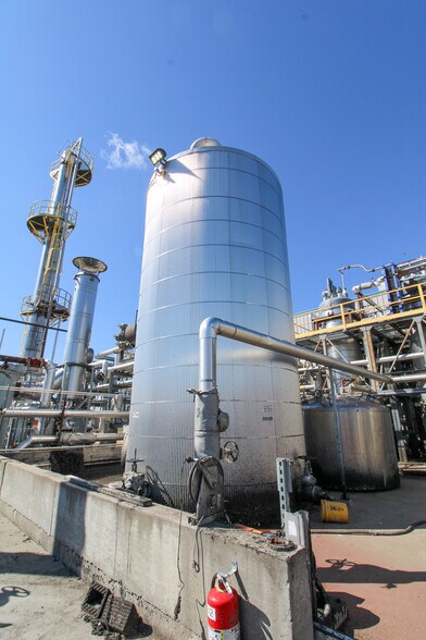 More Photos Of 5640 44th Ave S, Clinton Industrial For Sale