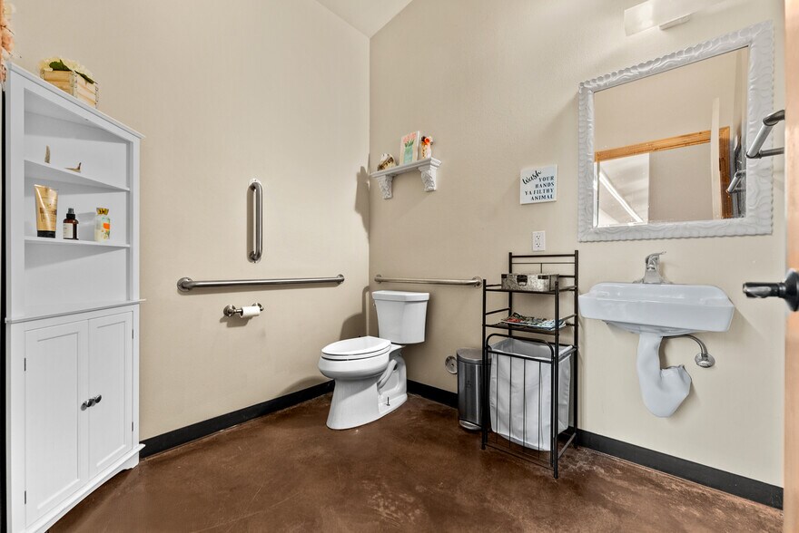 More Photos Of 911 19th Ave, Oroville Freestanding For Sale