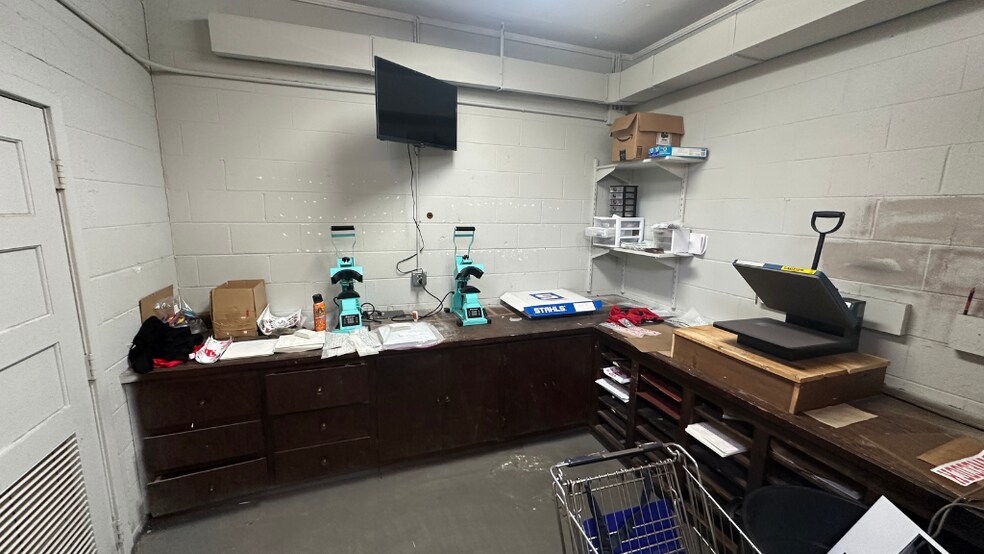 More Photos Of 613 W Ogeechee St, Sylvania Storefront For Sale