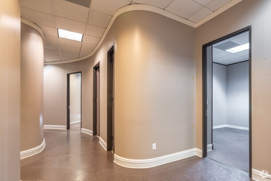 More Photos Of 12501-12607 Gulf Fwy, Houston Unknown For Lease