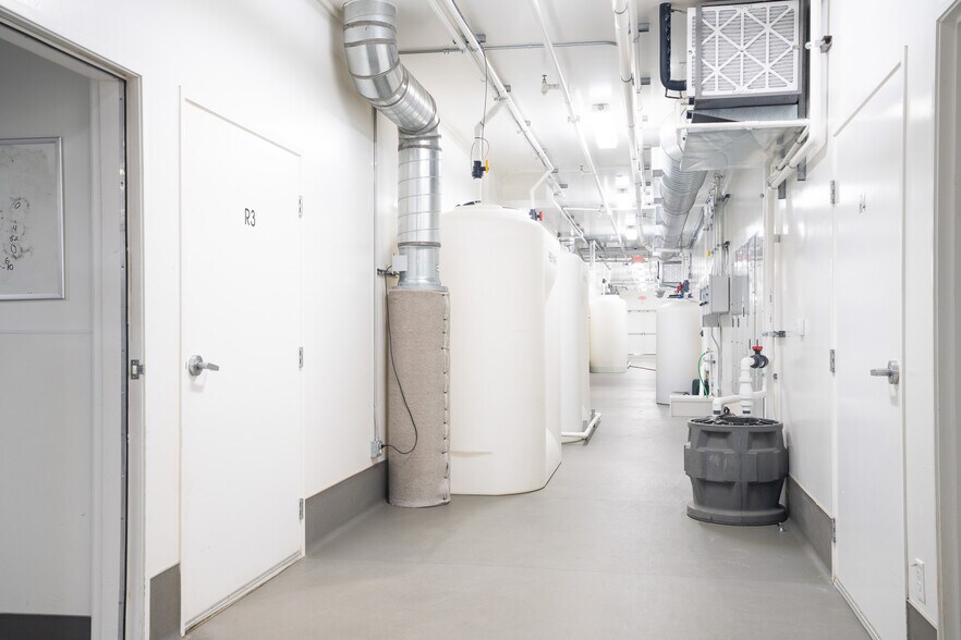 More Photos Of 19533 McLane St, Palm Springs Distribution For Sale