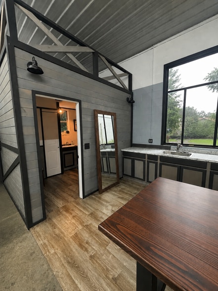 More Photos Of 109 Cooper St, Clayton Warehouse For Lease