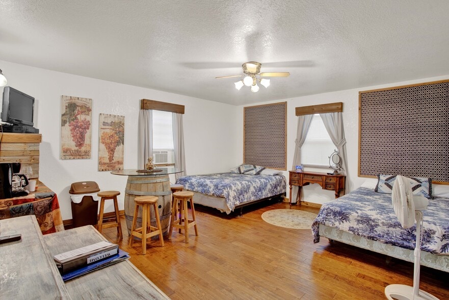 More Photos Of 10207 E Hwy 290, Fredericksburg Freestanding For Sale