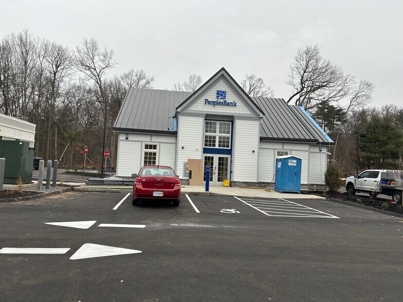 More Photos Of 182-192 W Main St, Avon Freestanding For Lease