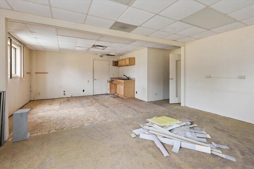 More Photos Of 211 Lee St, Saginaw Manufacturing For Sale