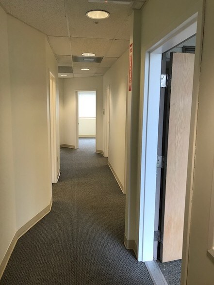 More Photos Of 17175 SW Tualatin Valley Hwy, Beaverton Medical For Lease