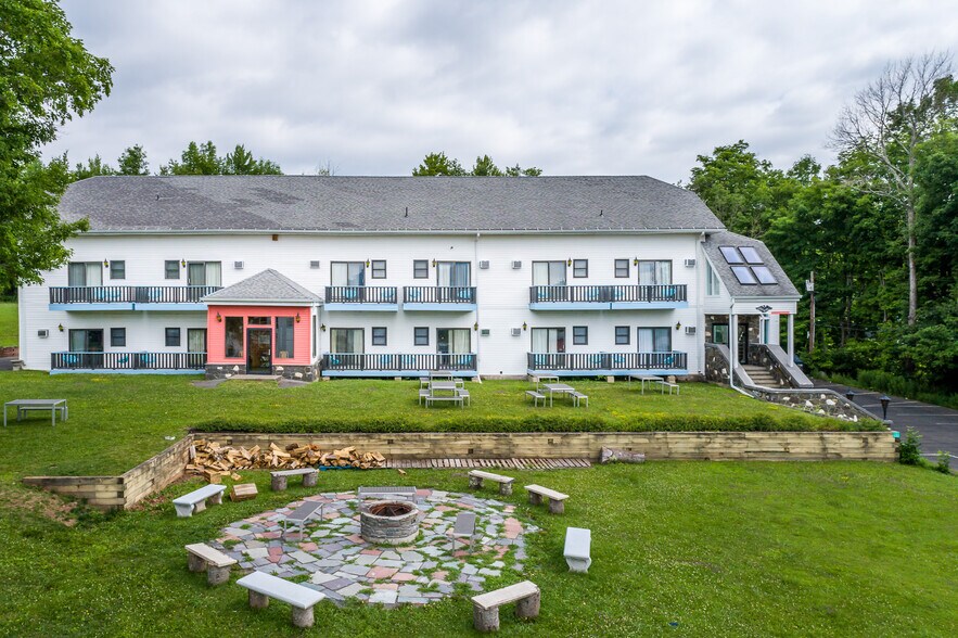 More Photos Of 6302 Main St, Tannersville Hotel For Sale