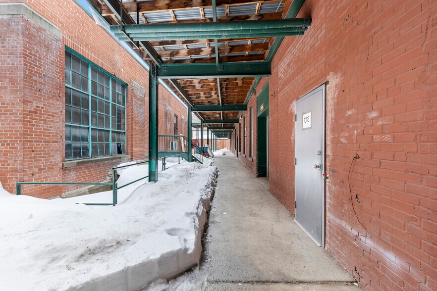 More Photos Of 5425 Rue De Bordeaux, Montréal Office For Sale