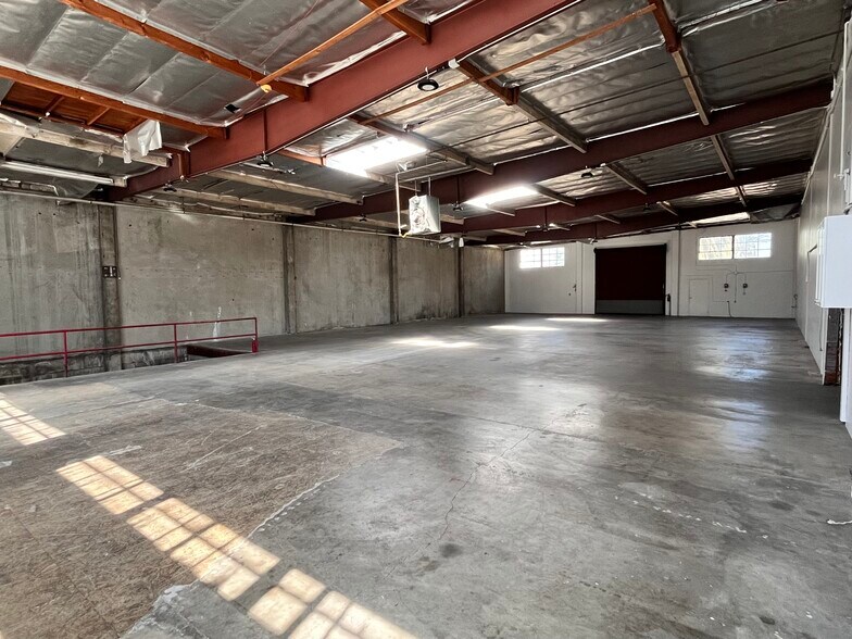 More Photos Of 936-938 61st St, Oakland Warehouse For Lease