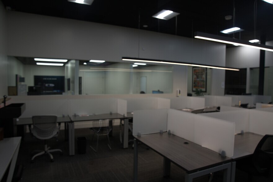 More Photos Of 16101-16173 Biscayne Blvd, North Miami Beach Storefront For Lease