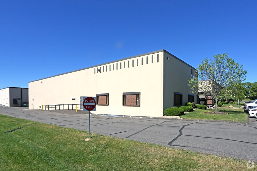 More Photos Of 1708-1730 Gervais Ave, Maplewood Light Manufacturing For Lease