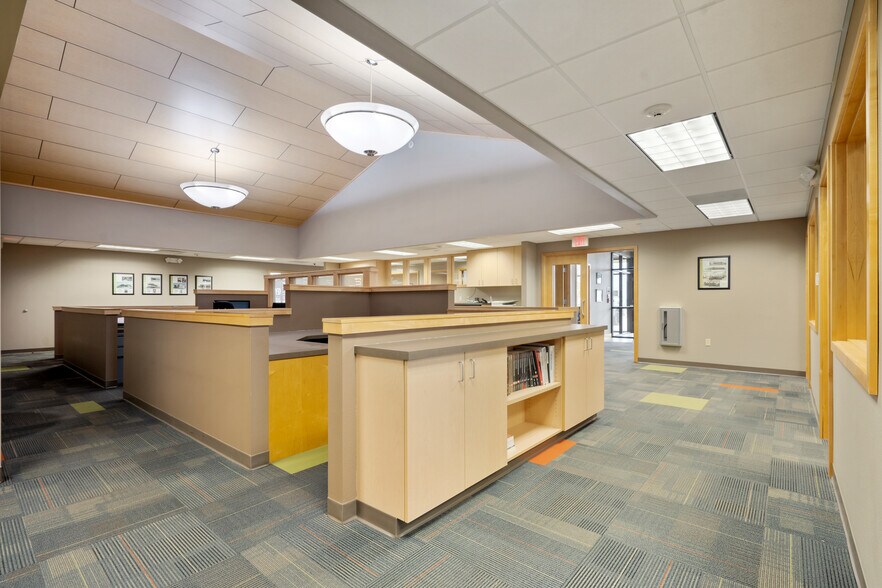 More Photos Of 3015 Greyhound Dr, Waterloo Medical For Lease