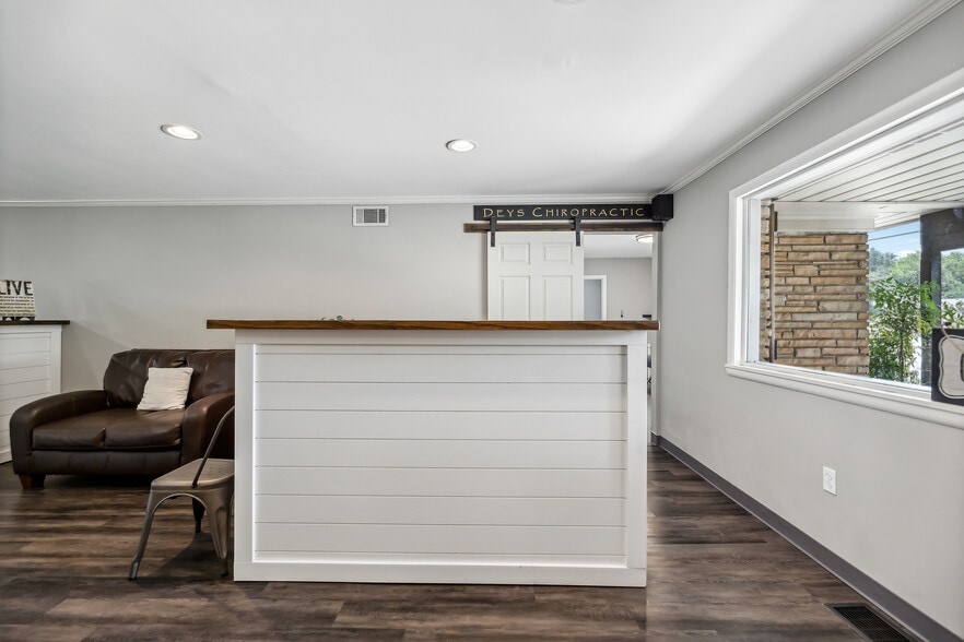 More Photos Of 930 W Main St, Jenks Medical For Sale