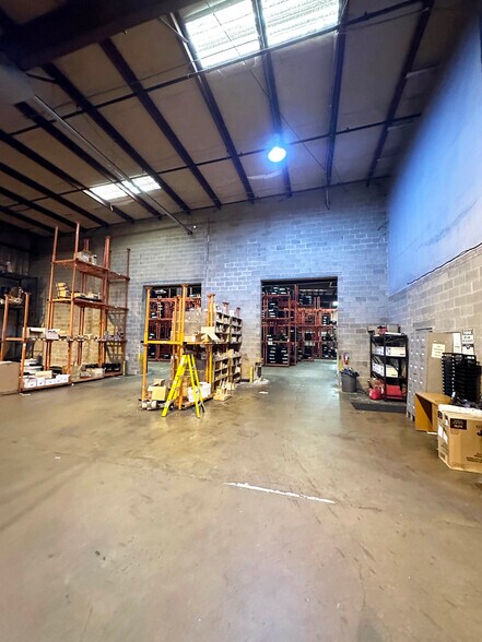 More Photos Of 9061-9073 Euclid Ave, Manassas Warehouse For Lease