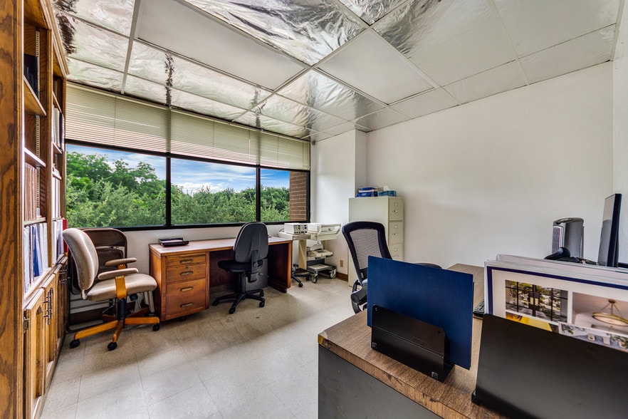 More Photos Of 8345 Walnut Hill Ln, Dallas Medical For Sale