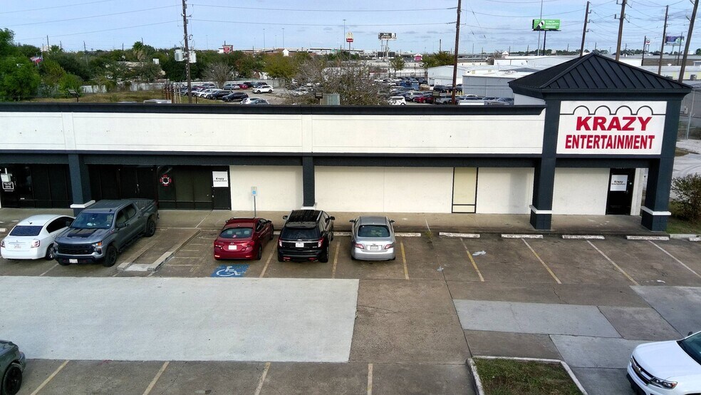 More Photos Of 11555 S Wilcrest Dr, Houston Storefront For Lease