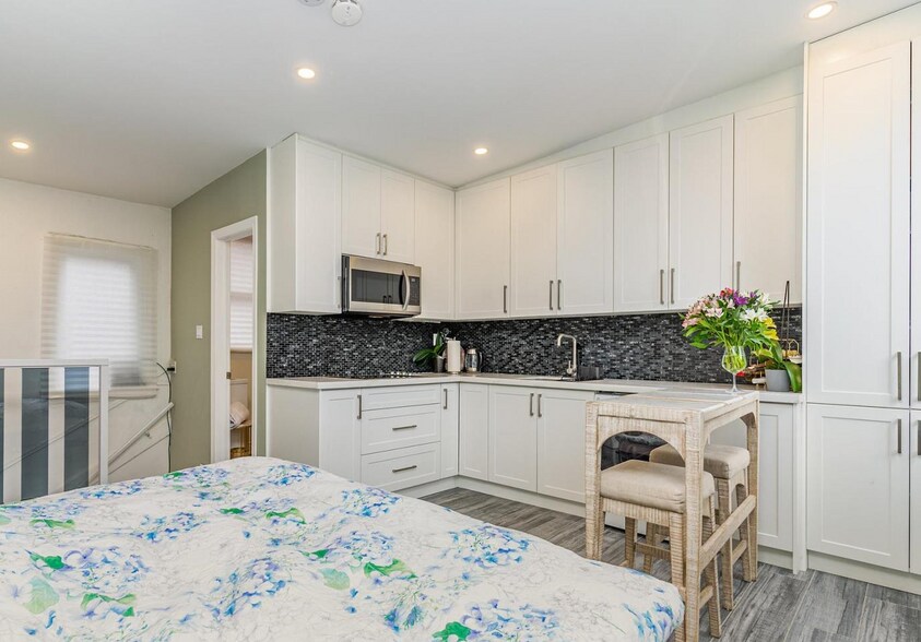 More Photos Of 74 Lippincott St, Toronto Storefront Retail Residential For Sale