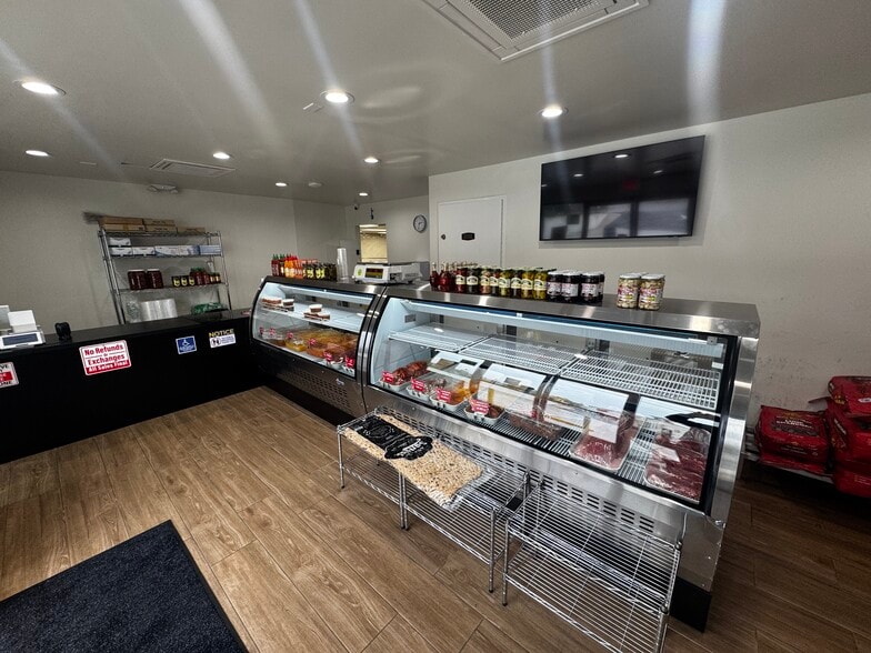 More Photos Of 3238 Foothill Blvd, Glendale Freestanding For Sale