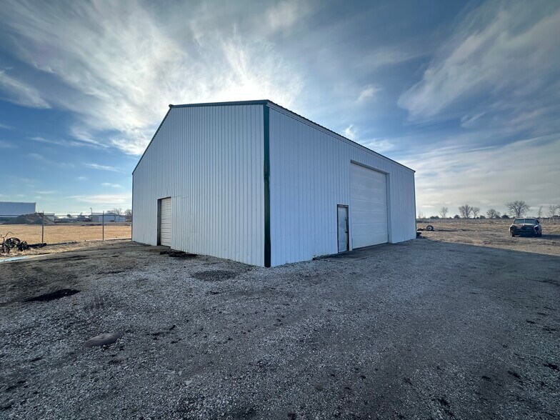 More Photos Of 1412 Central Ave W, Clarion Flex For Sale