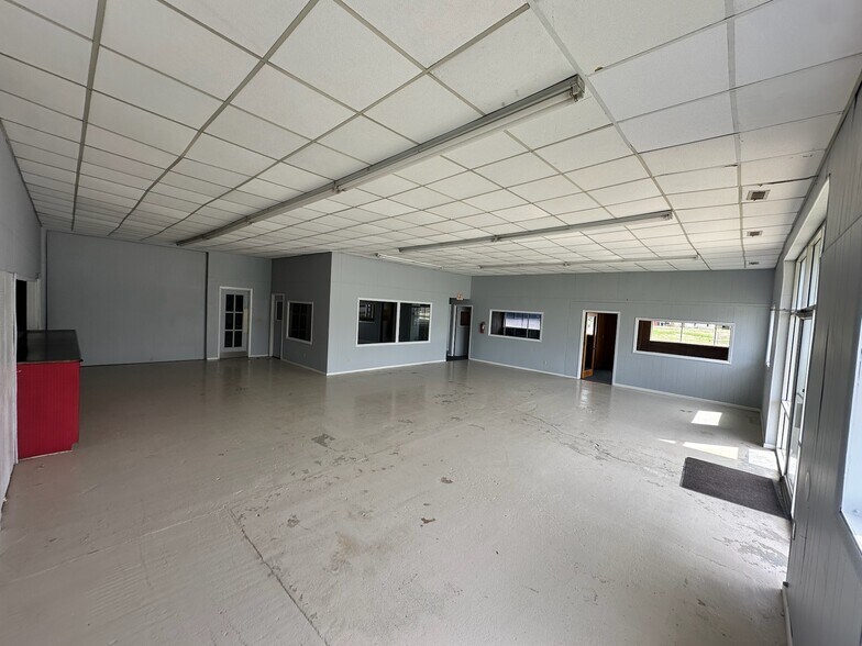 More Photos Of 2242 Silver St, Ashland Light Manufacturing For Lease