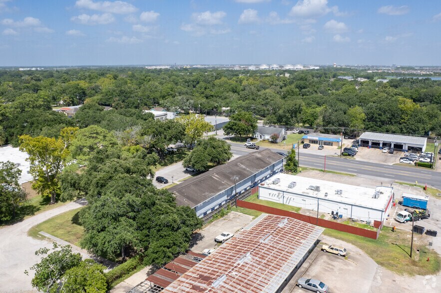 More Photos Of 1101 E Main St, League City Apartments For Sale