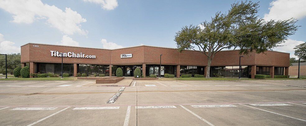 More Photos Of 1303 Marsh Ln, Carrollton Warehouse For Lease