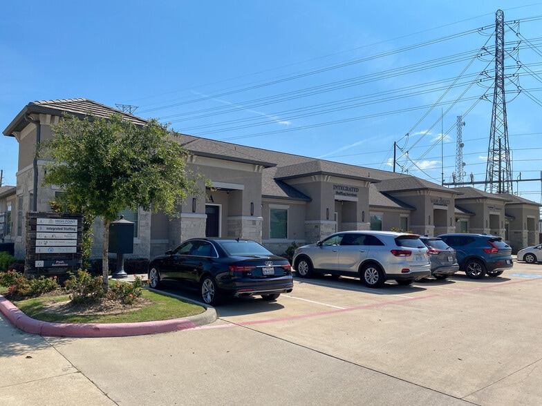 More Photos Of 12250 Queenston Blvd, Houston Office For Sale