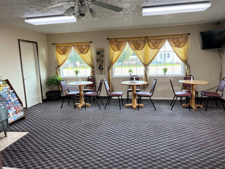 More Photos Of 1103 E B St, McCook Hotel For Sale
