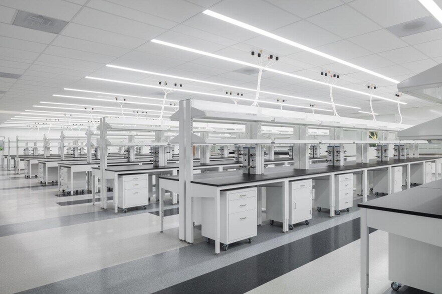 More Photos Of 6134 Nancy Ridge Dr, San Diego Research And Development For Lease