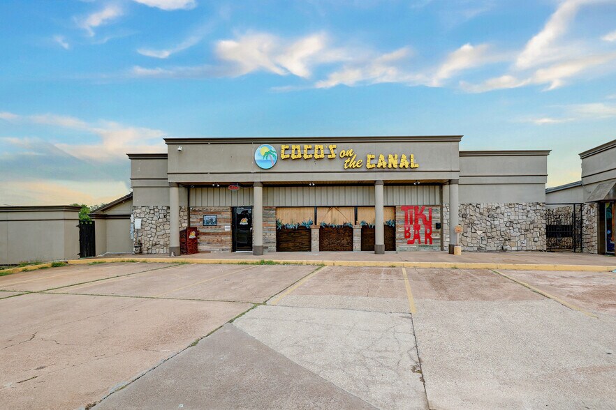 More Photos Of 616-624 Marina Bay Dr, Kemah Storefront For Sale