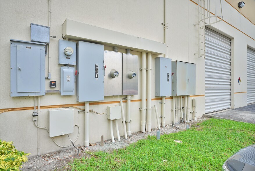 More Photos Of 917 NW 31st Ave, Pompano Beach Service For Sale