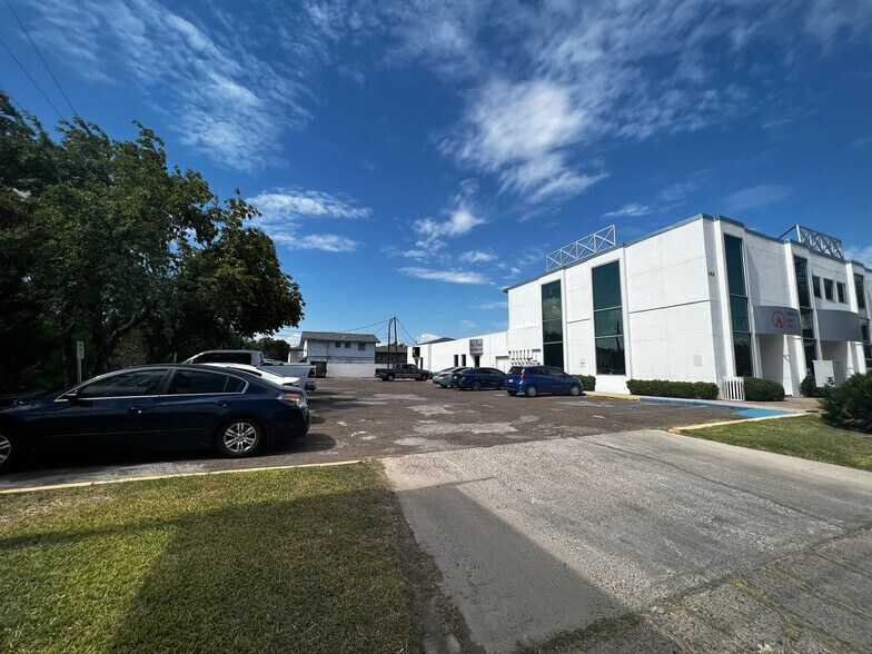 More Photos Of 102 E Calton Rd, Laredo Storefront Retail Office For Sale