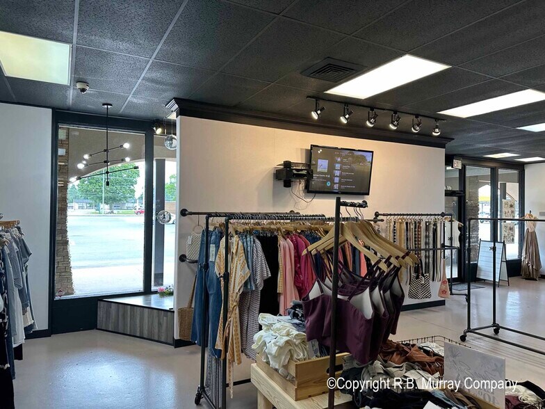 More Photos Of 1324-1326 E. Battlefield, Springfield General Retail For Lease
