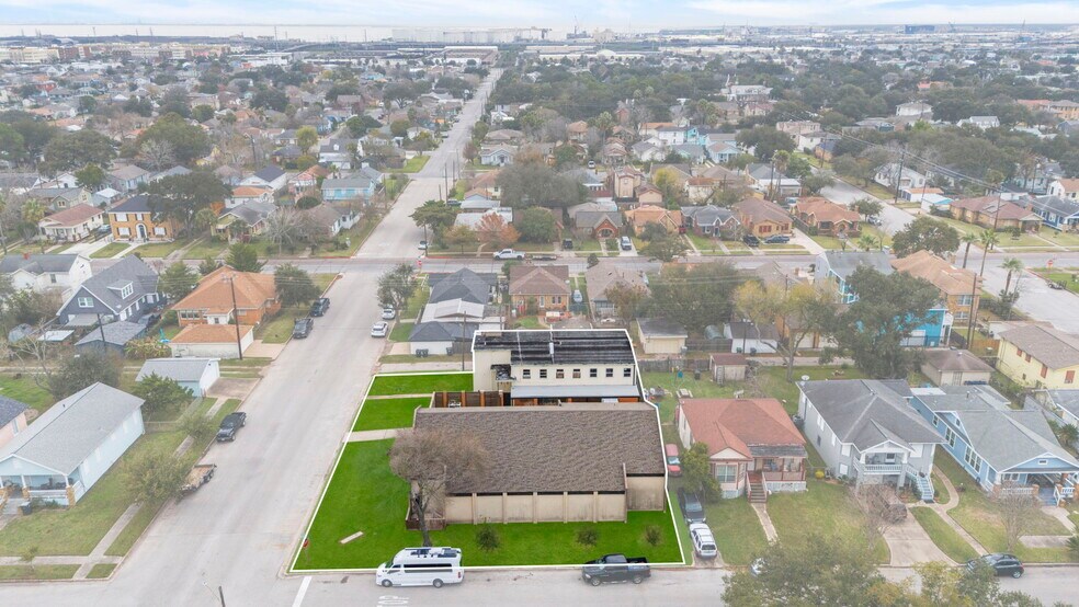 More Photos Of 4720 Avenue O 1/2, Galveston Showroom For Sale