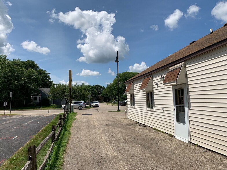 More Photos Of 2227 Parmenter St, Middleton Restaurant For Sale