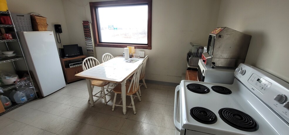 More Photos Of 1021 Goldenbelt Blvd, Junction City Auto Dealership For Sale
