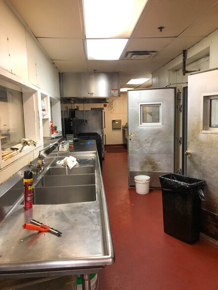 More Photos Of 649 Lake Cook Rd, Deerfield Restaurant For Lease