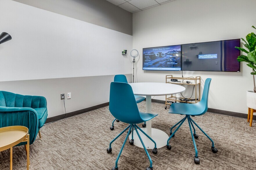 More Photos Of 13155 Noel Rd, Dallas Coworking Space