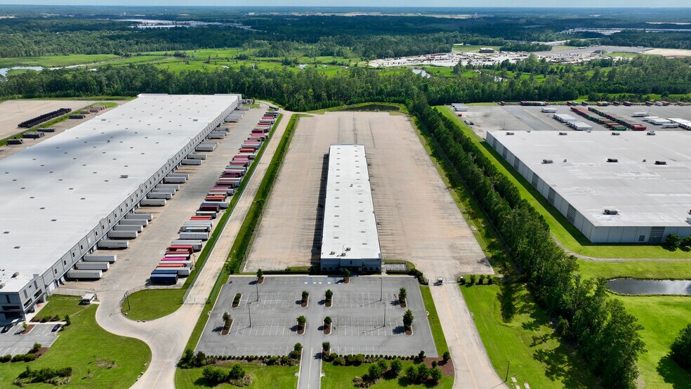 More Photos Of 301 Little Hearst Pky, Port Wentworth Truck Terminal For Lease