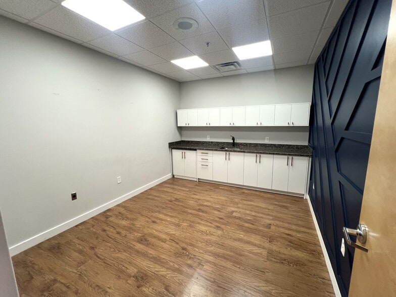More Photos Of 310 Gold Creek Trl, Woodstock Medical For Lease