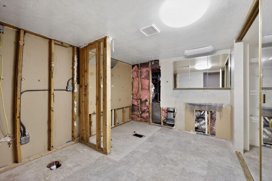 More Photos Of 7235-7241 Calumet Ave, Hammond Freestanding For Sale