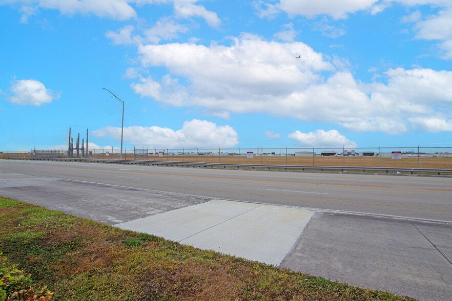 More Photos Of 14200-14238 SW 136th St, Miami Light Manufacturing For Sale