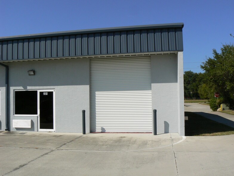 More Photos Of 2341 Porter Lake Dr, Sarasota Warehouse For Lease