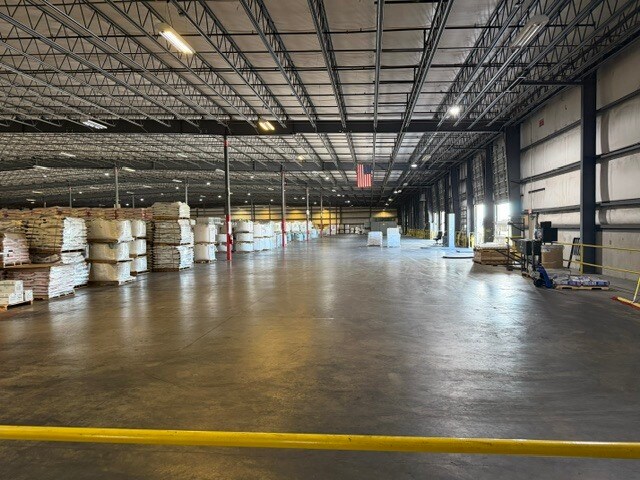 More Photos Of 13037 Distribution Blvd, Lake Placid Distribution For Lease