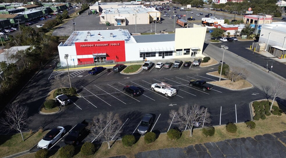 Primary Photo Of 12313 Largo Dr, Savannah Freestanding For Sale